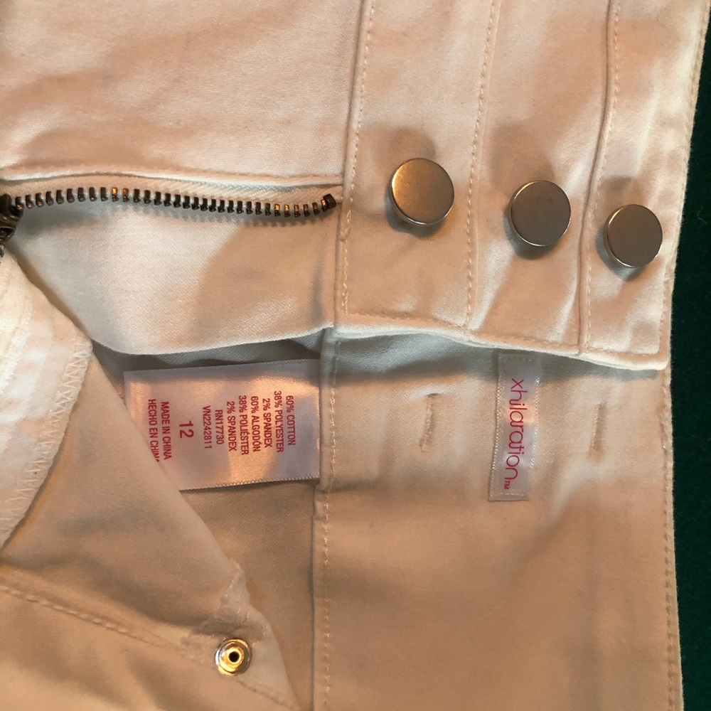 Shorts - Picture 2 of 6